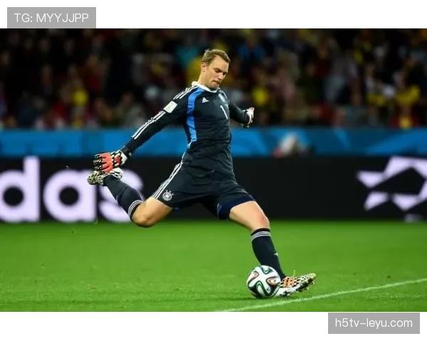 诺伊尔脚法惊艳再献助攻，诠释现代门将全能新高度