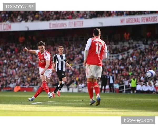 赖斯展现顶级拦截能力,稳固防守核心助球队稳健取胜 赖斯展现顶级拦截能力,稳固防守核心助球队稳健取胜