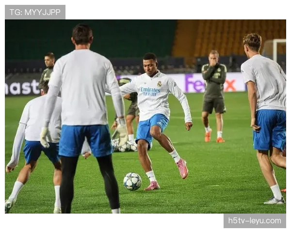 新赛季足球联赛火热启幕，各队备战状态稳步提升引关注