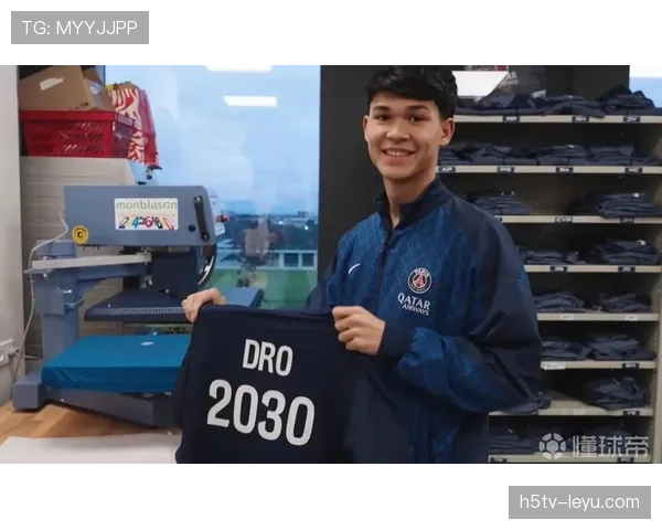 阿什拉夫巴黎2号球衣热销，体现球迷对其表现的持续关注