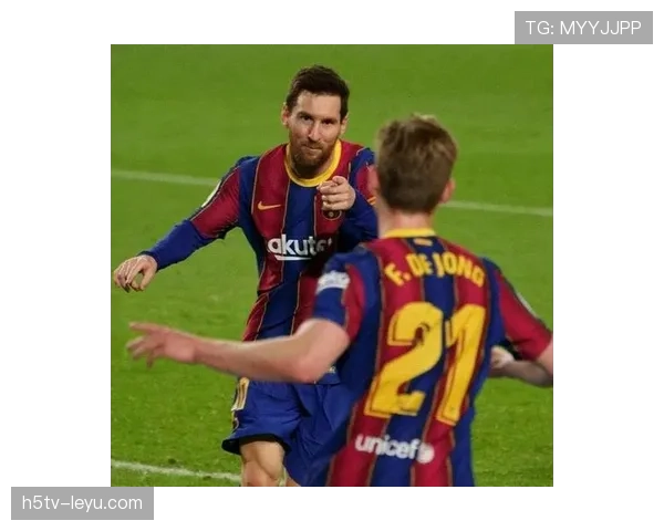 德容 vs 罗德里：控场能力差距在哪