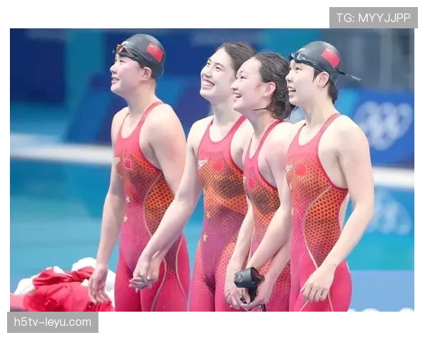 李冰洁训练完直接拎包去逛奢侈品店？